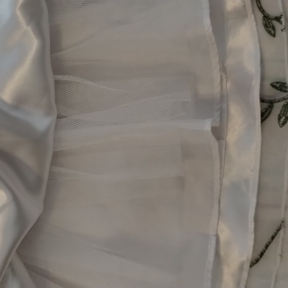 2 Baby dresses - Picture 6 of 9